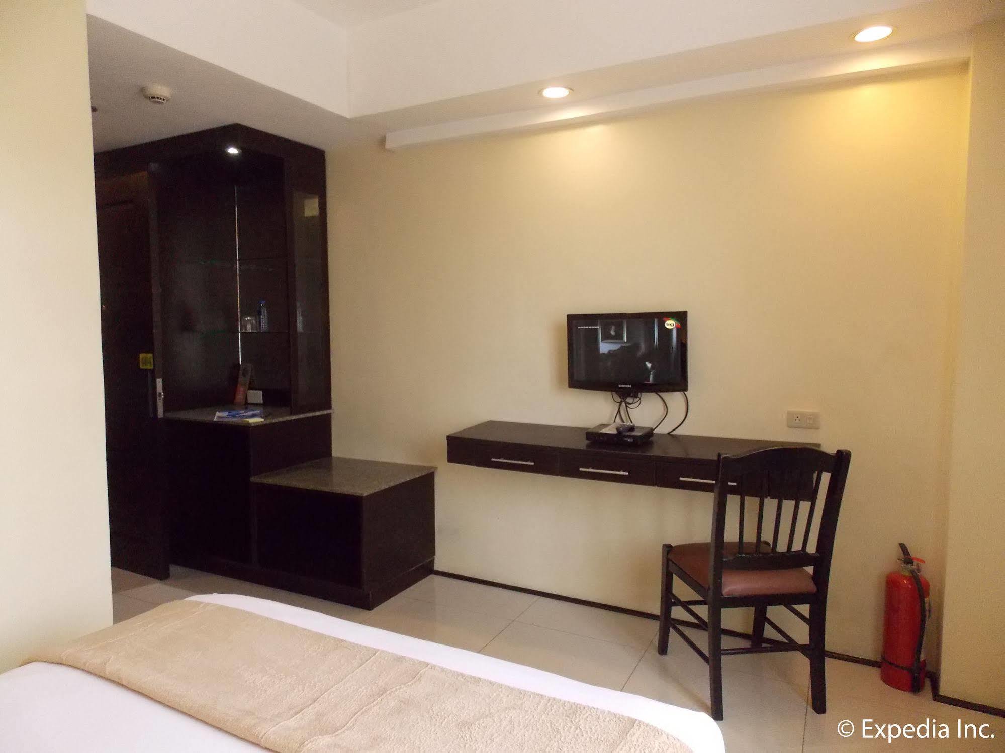 M Citi Suites Cebu Екстериор снимка